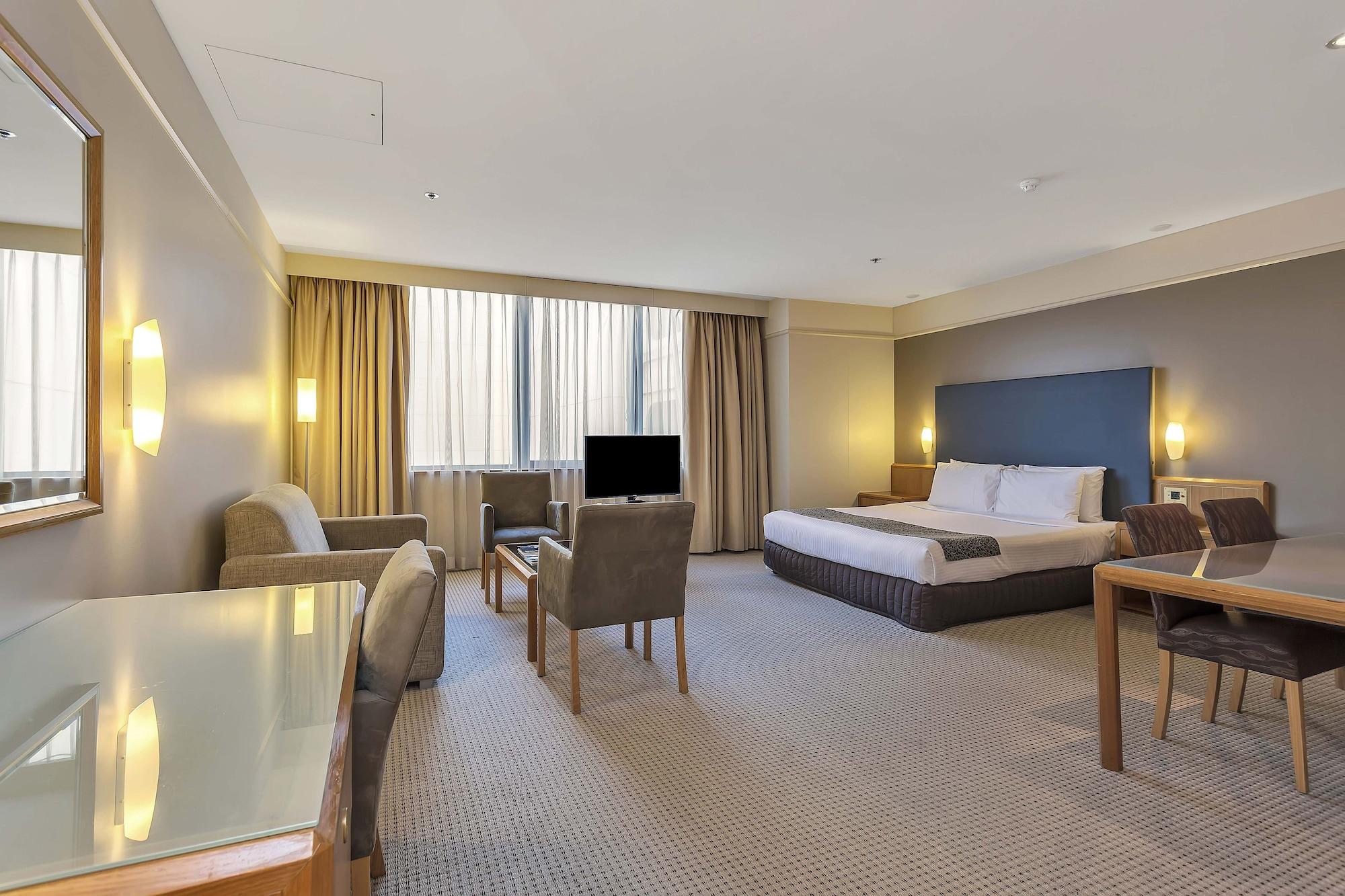 Stamford Plaza Adelaide Hotel Kültér fotó A suite at the hotel