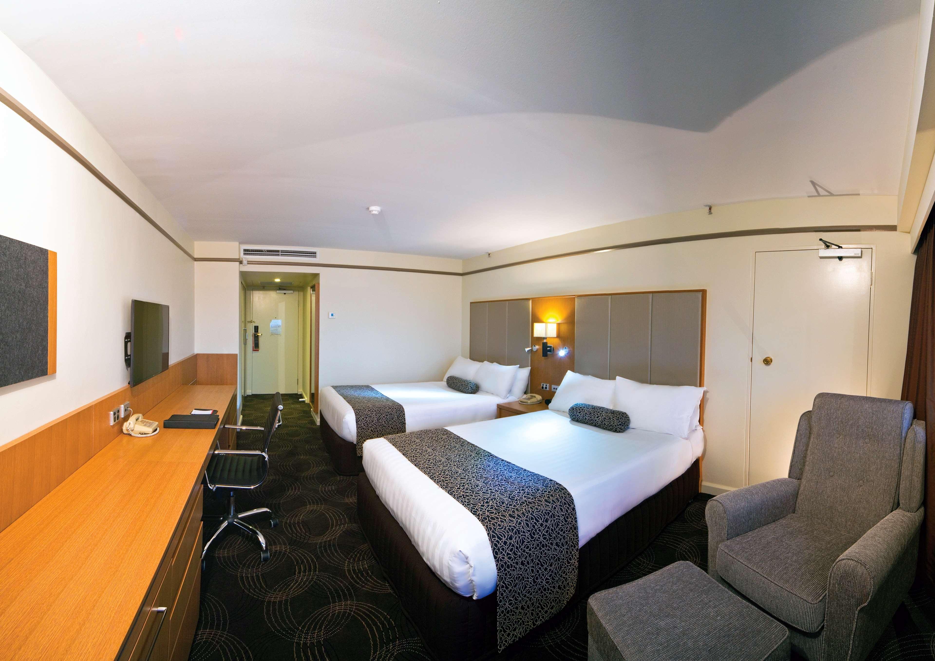 Stamford Plaza Adelaide Hotel Kültér fotó A typical room at the hotel