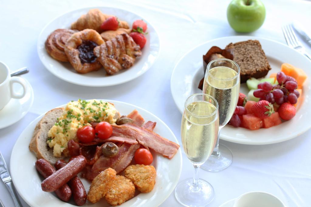 Stamford Plaza Adelaide Hotel Kültér fotó A typical breakfast buffet