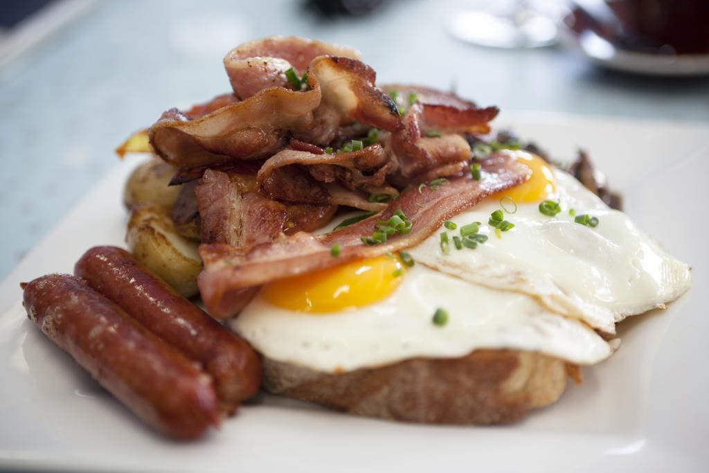Stamford Plaza Adelaide Hotel Kültér fotó A bacon roll