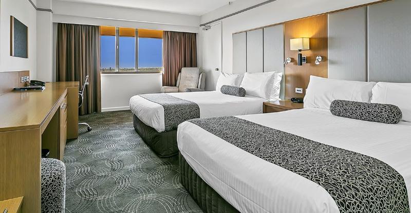Stamford Plaza Adelaide Hotel Kültér fotó A room at the Hilton San Francisco